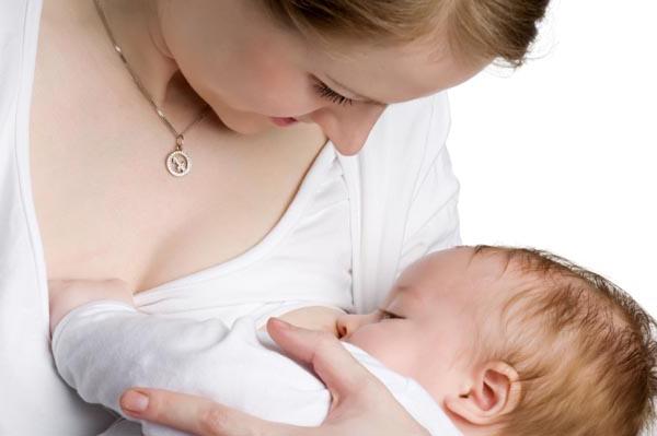 Žindymo patarimai, kaip maitinti krūtimi mama